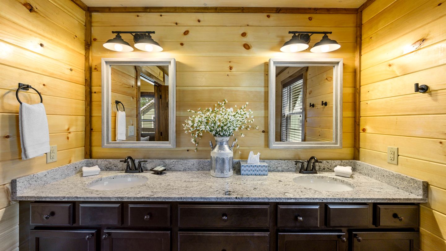 Mountain Retreat with Perfect for Groups in Pigeon Forge, Tennesee