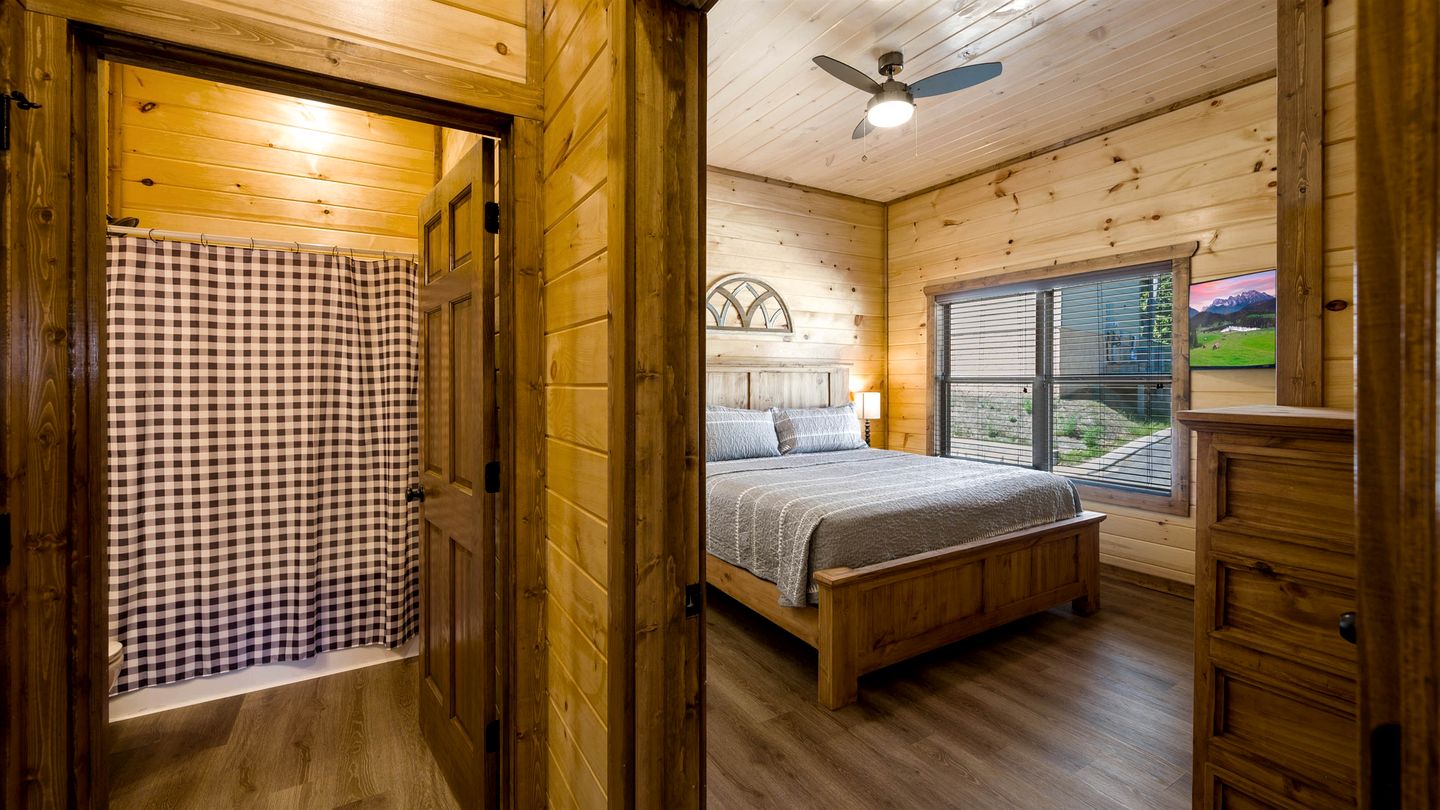Mountain Retreat with Perfect for Groups in Pigeon Forge, Tennesee