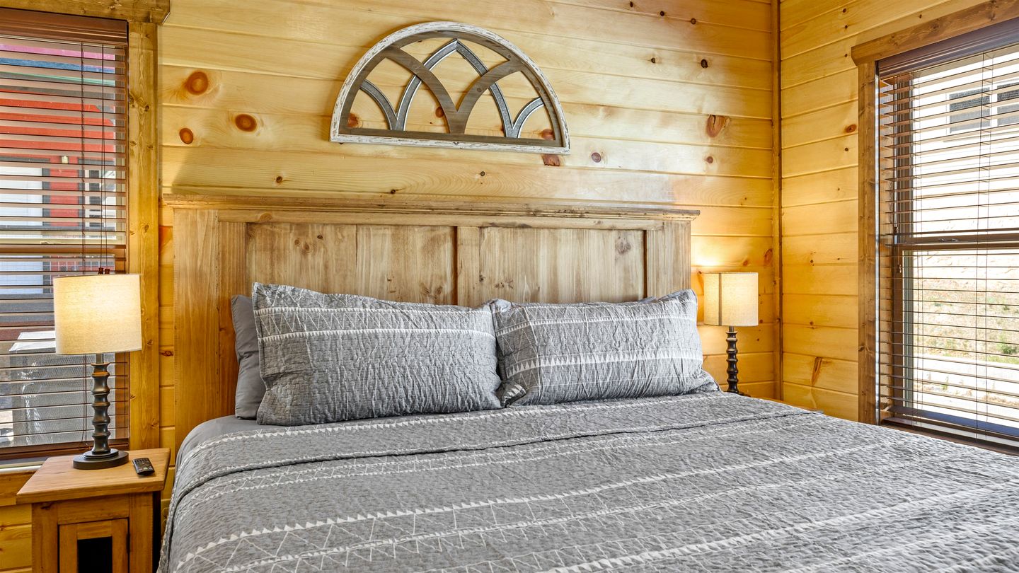 Mountain Retreat with Perfect for Groups in Pigeon Forge, Tennesee