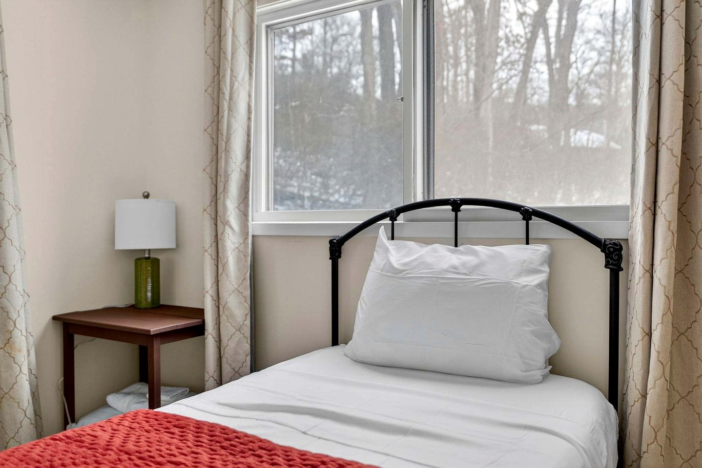 Spacious Mountain Retreat with Hot Tub & Screened Porch Near Wineries and Appalachian Trail | Harpers Ferry, WV