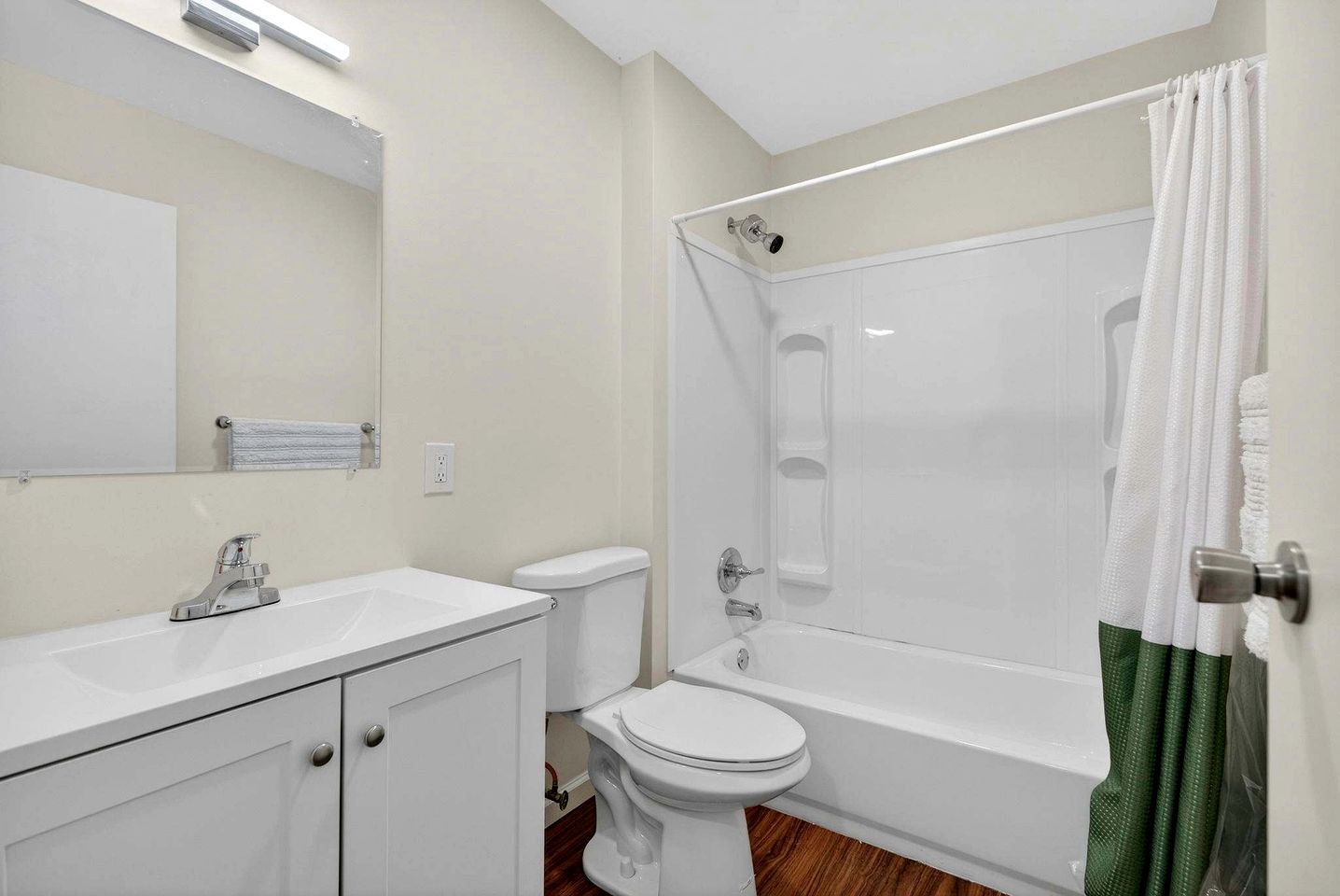 Spacious Mountain Retreat with Hot Tub & Screened Porch Near Wineries and Appalachian Trail | Harpers Ferry, WV