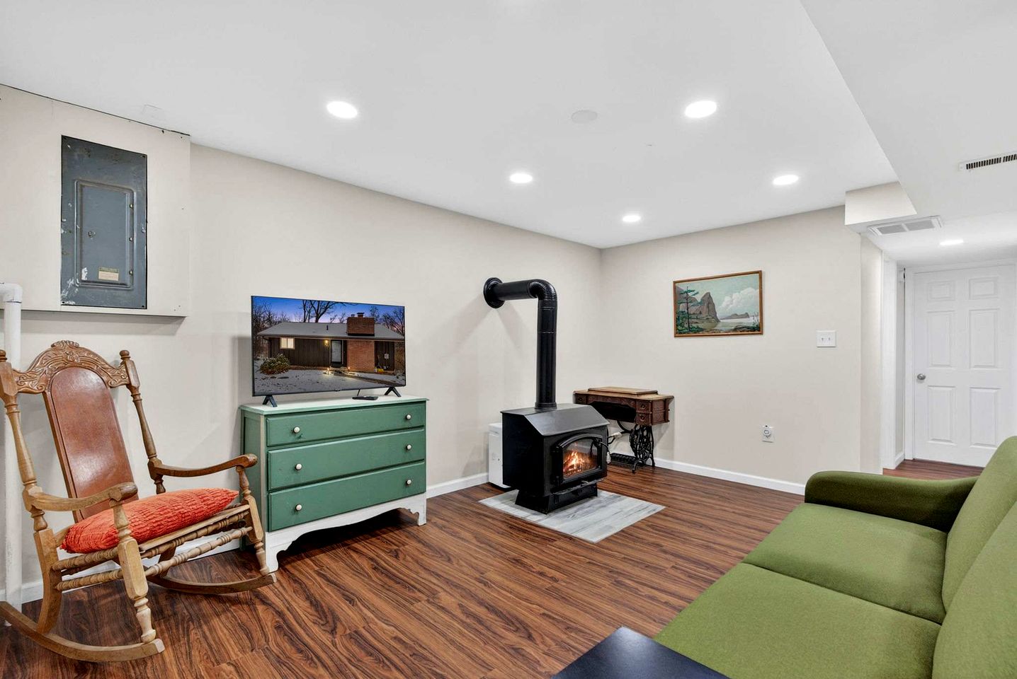 Spacious Mountain Retreat with Hot Tub & Screened Porch Near Wineries and Appalachian Trail | Harpers Ferry, WV