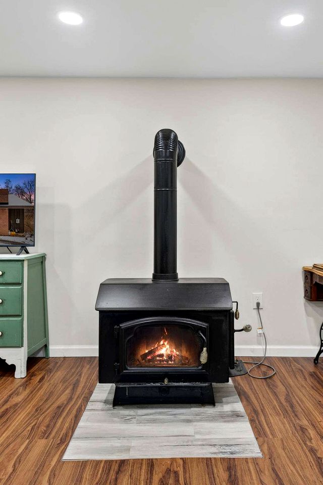 Spacious Mountain Retreat with Hot Tub & Screened Porch Near Wineries and Appalachian Trail | Harpers Ferry, WV