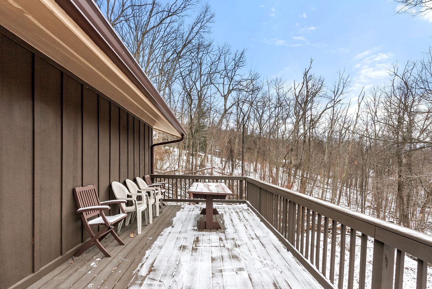 Spacious Mountain Retreat with Hot Tub & Screened Porch Near Wineries and Appalachian Trail | Harpers Ferry, WV