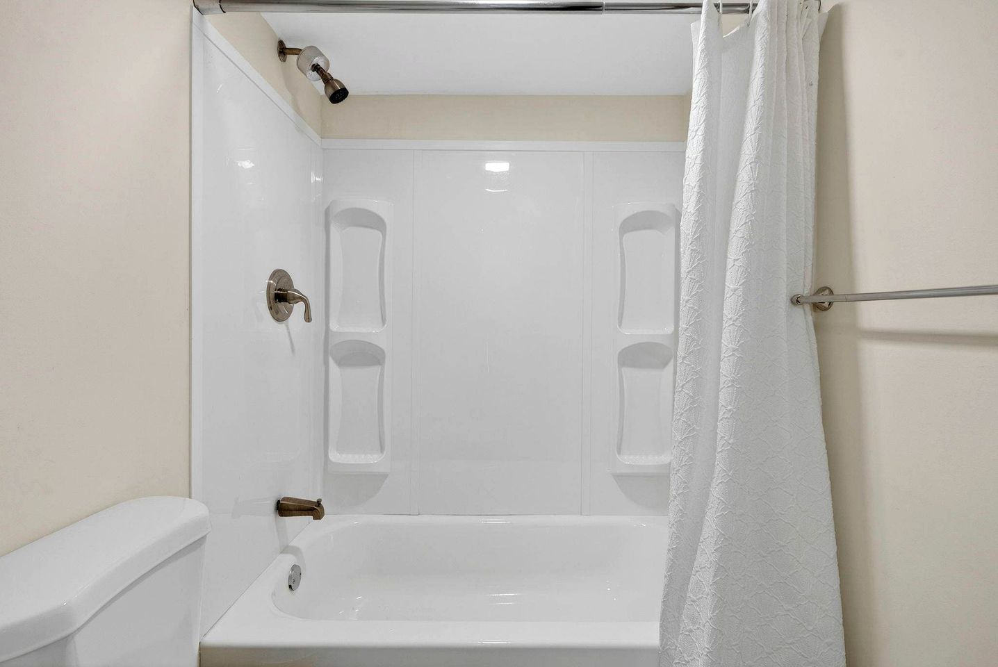 Spacious Mountain Retreat with Hot Tub & Screened Porch Near Wineries and Appalachian Trail | Harpers Ferry, WV