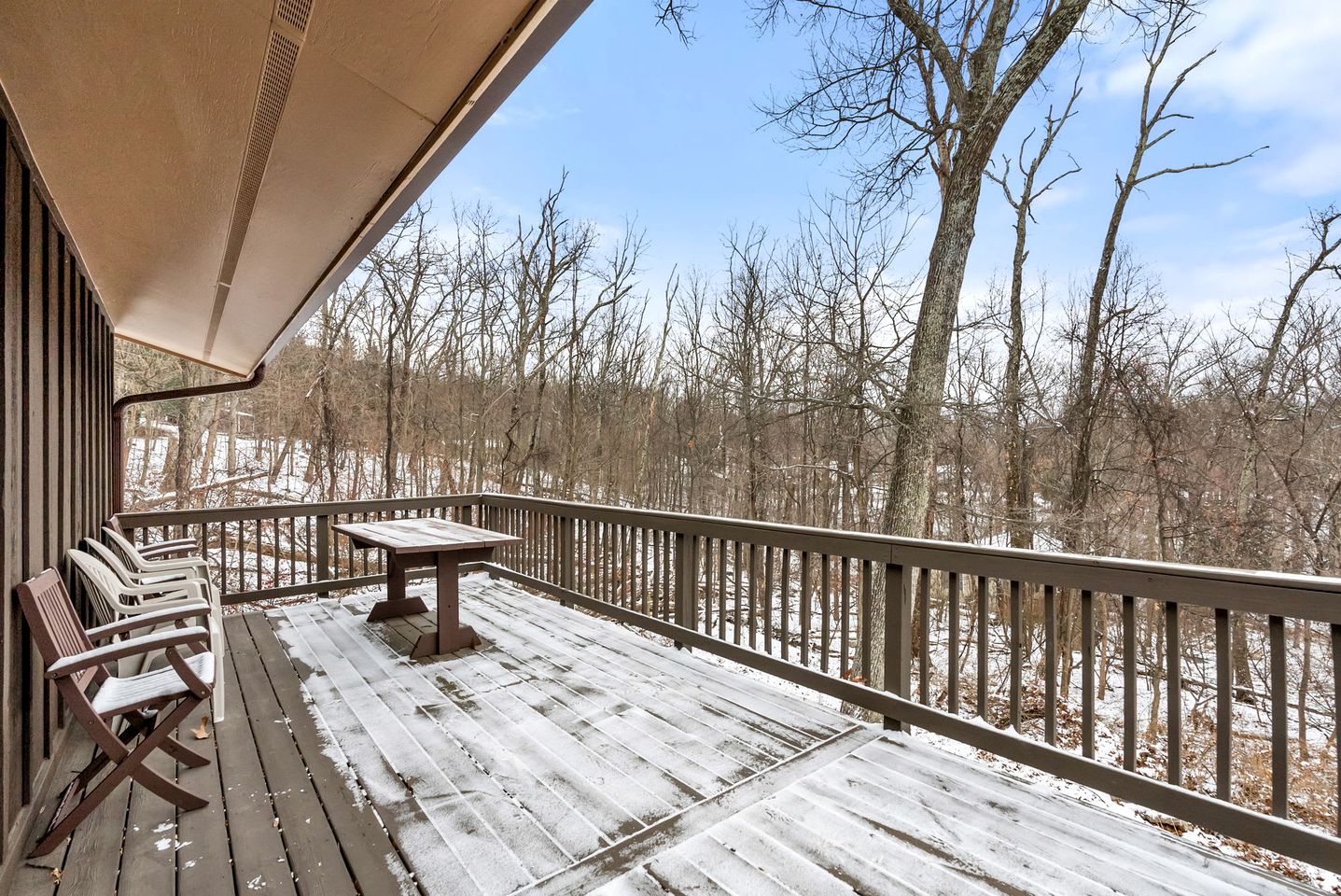 Spacious Mountain Retreat with Hot Tub & Screened Porch Near Wineries and Appalachian Trail | Harpers Ferry, WV