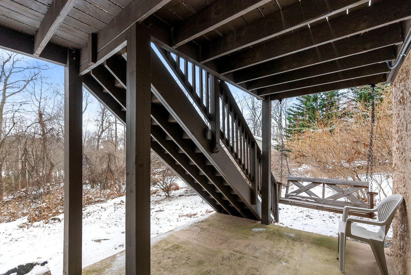 Spacious Mountain Retreat with Hot Tub & Screened Porch Near Wineries and Appalachian Trail | Harpers Ferry, WV