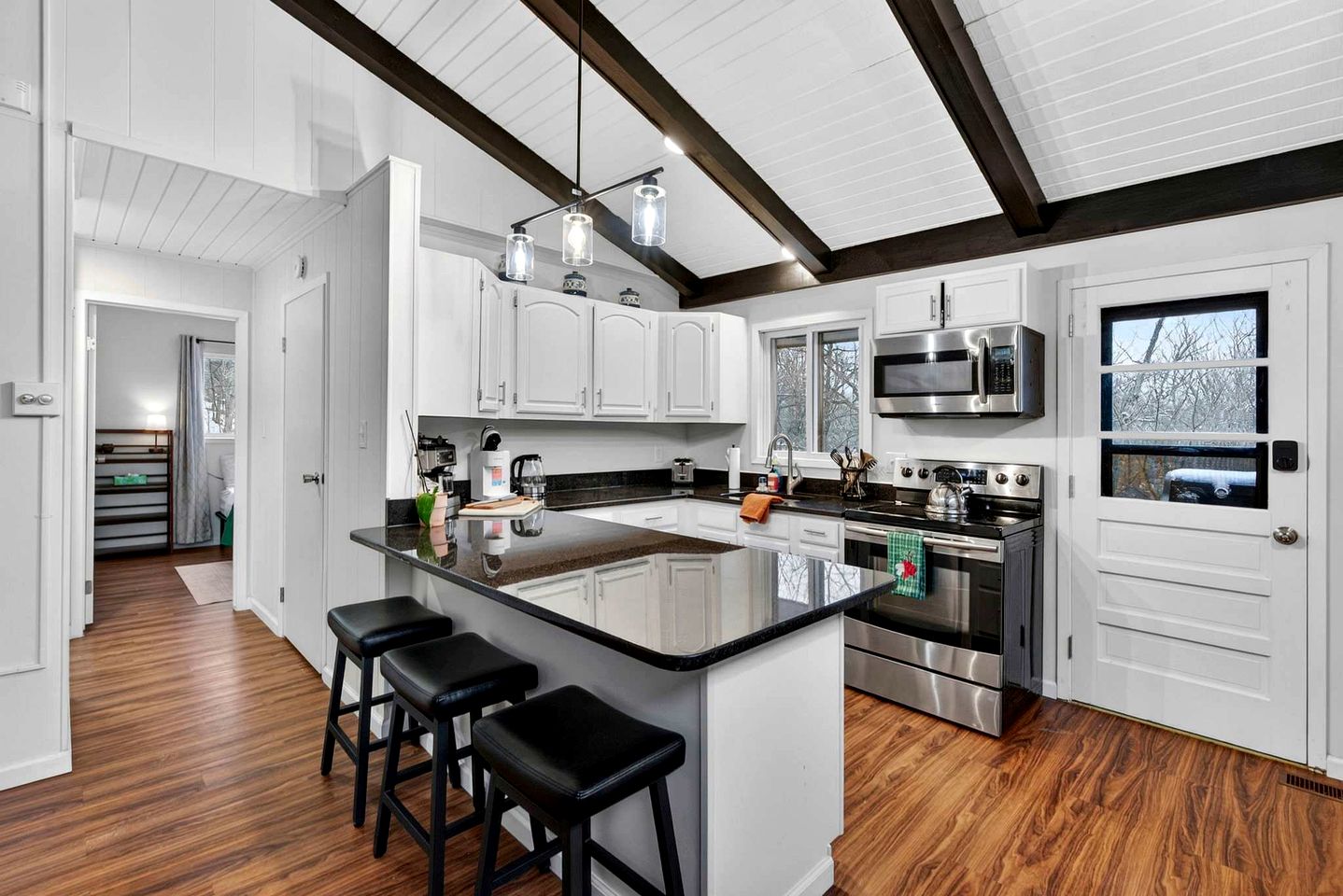 Spacious Mountain Retreat with Hot Tub & Screened Porch Near Wineries and Appalachian Trail | Harpers Ferry, WV