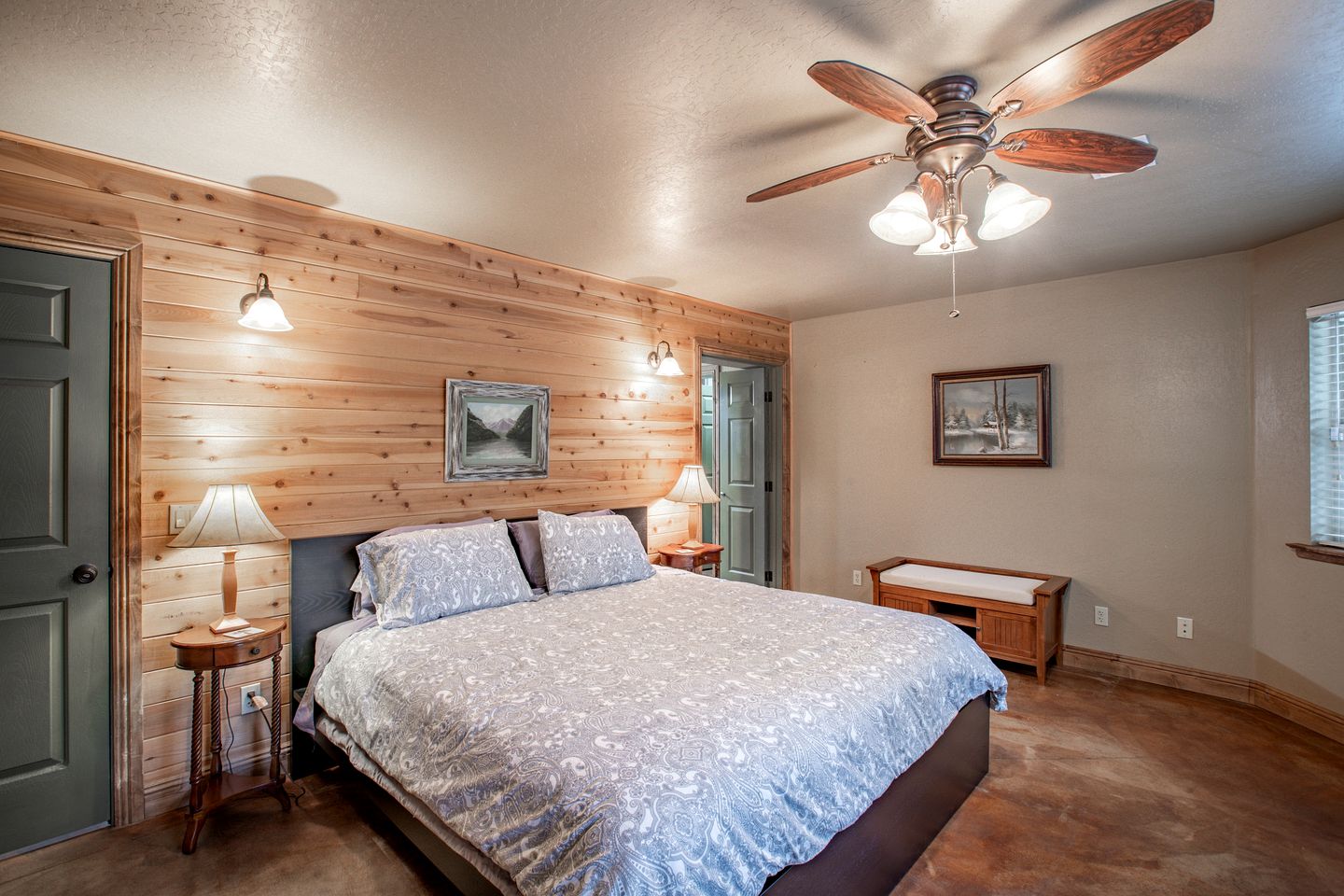 Mountain Retreat with Hot Tub & Pool Table Less than an hour to