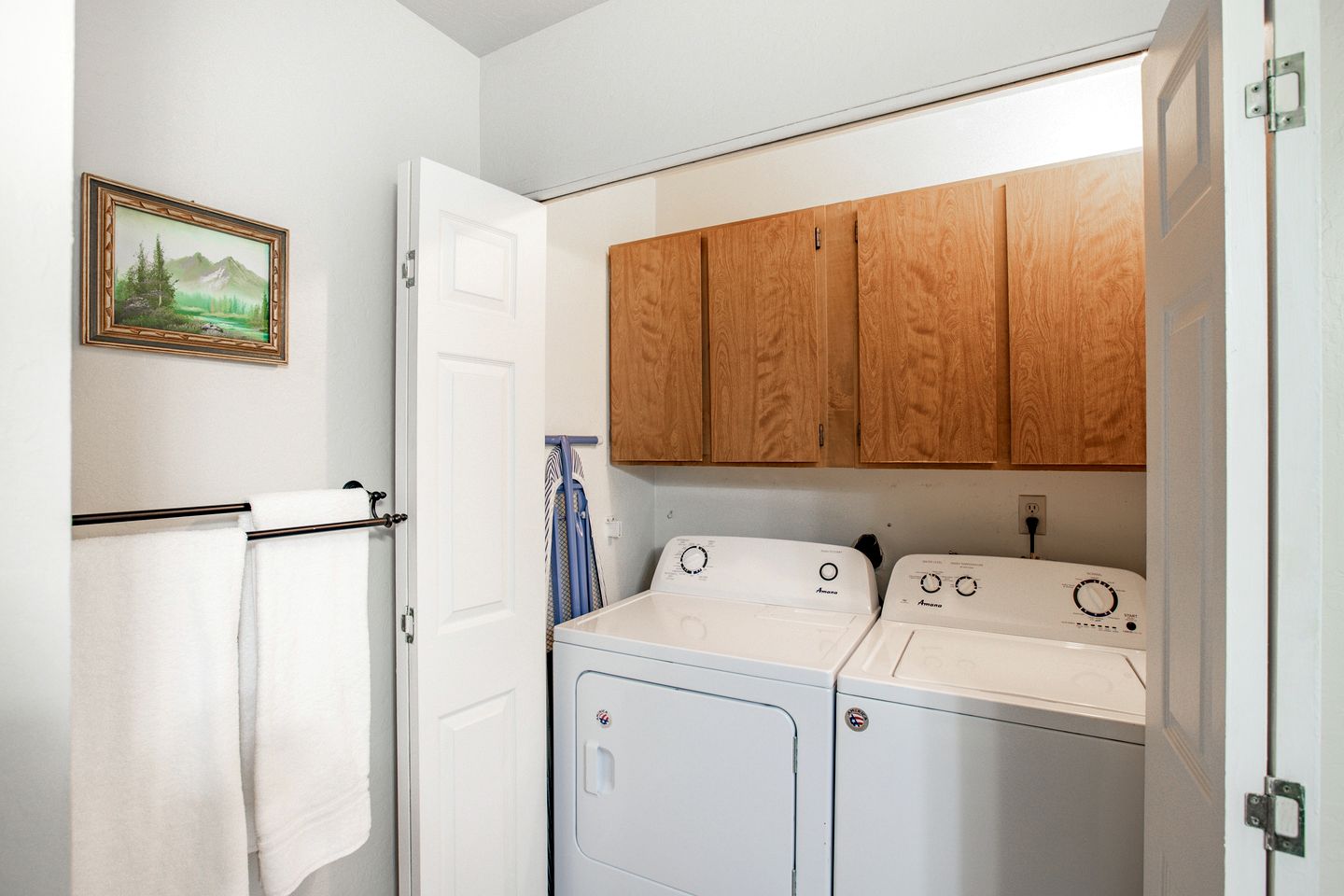 Mountain Retreat with Hot Tub & Pool Table Less than an hour to