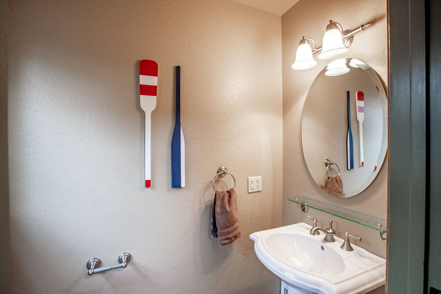 Mountain Retreat with Hot Tub & Pool Table Less than an hour to