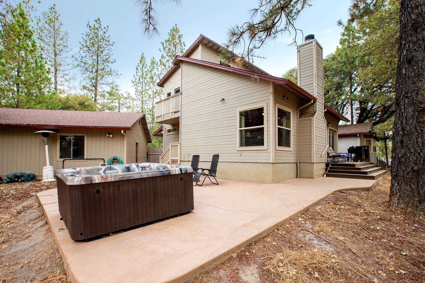 Mountain Retreat with Hot Tub & Pool Table Less than an hour to