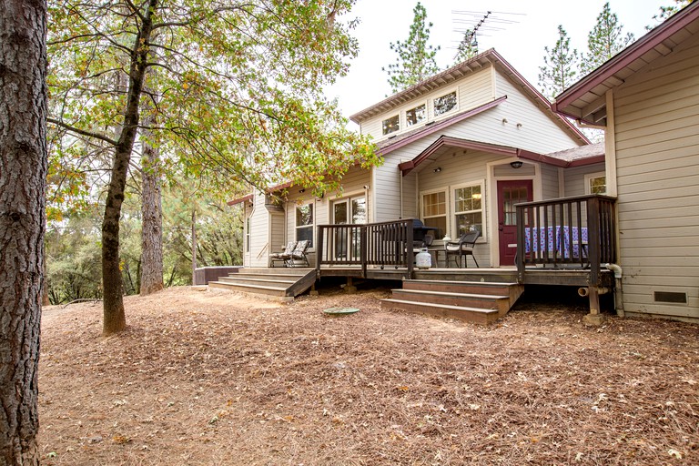 Mountain Retreat with Hot Tub & Pool Table Less than an hour to