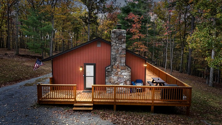 Spacious Mountain Retreat with Fireplace & Outdoor Fun Near Great Cacapon, West Virginia