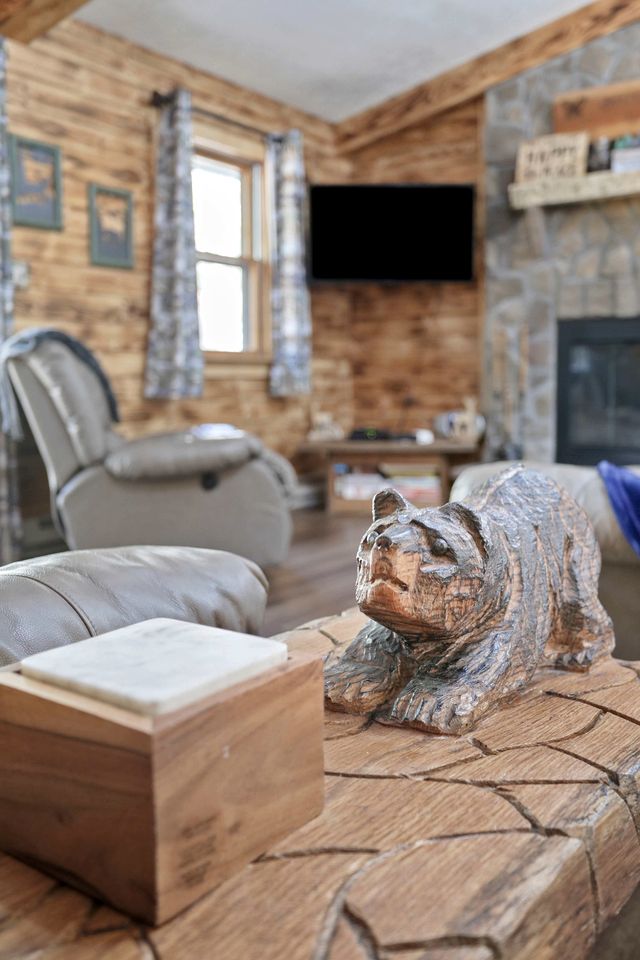 Spacious Mountain Retreat with Fireplace & Outdoor Fun Near Great Cacapon, West Virginia