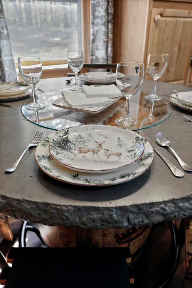 Spacious Mountain Retreat with Fireplace & Outdoor Fun Near Great Cacapon, West Virginia