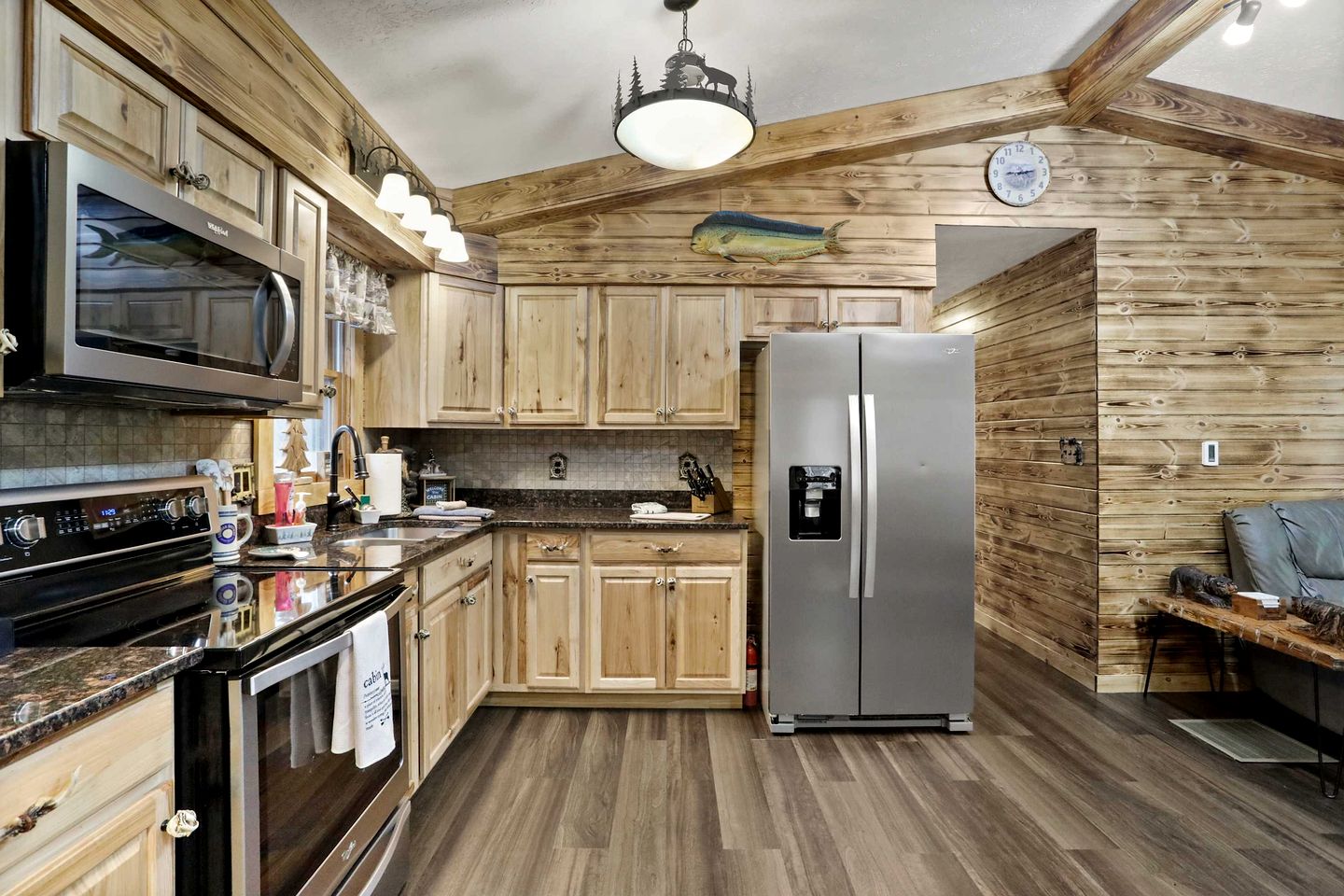 Spacious Mountain Retreat with Fireplace & Outdoor Fun Near Great Cacapon, West Virginia