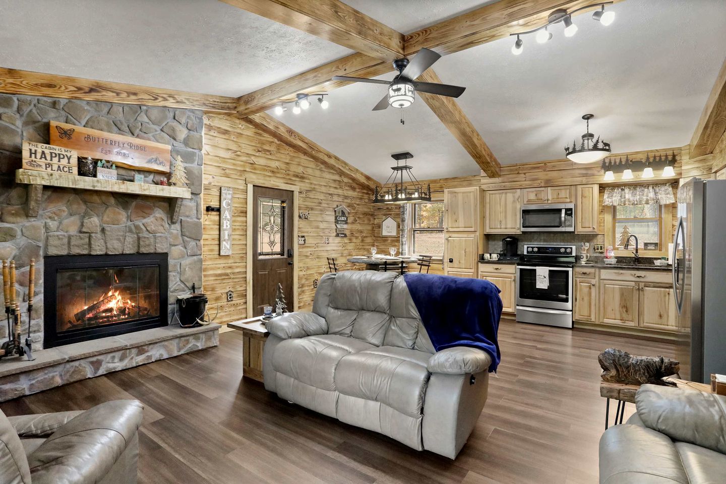 Spacious Mountain Retreat with Fireplace & Outdoor Fun Near Great Cacapon, West Virginia