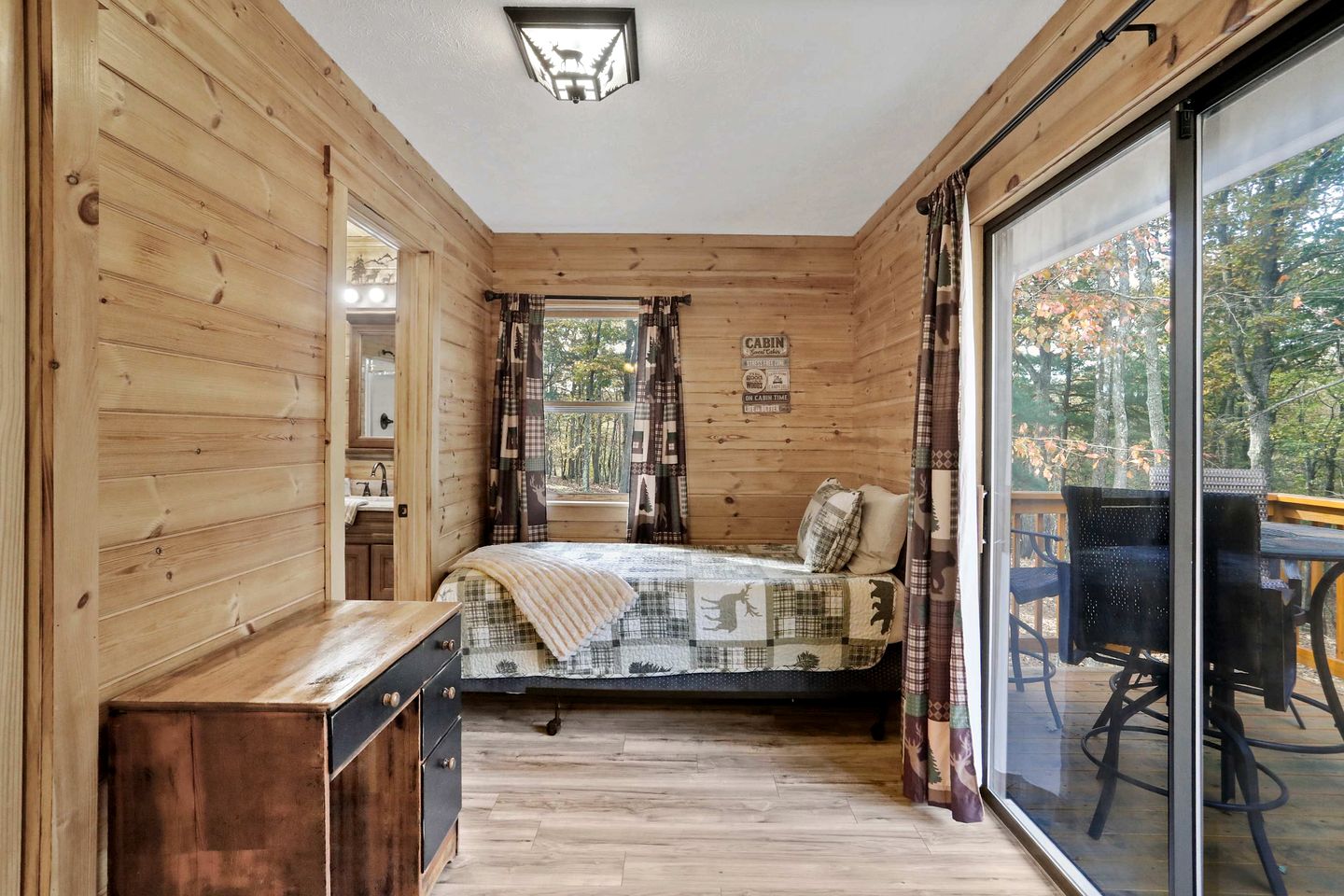 Spacious Mountain Retreat with Fireplace & Outdoor Fun Near Great Cacapon, West Virginia