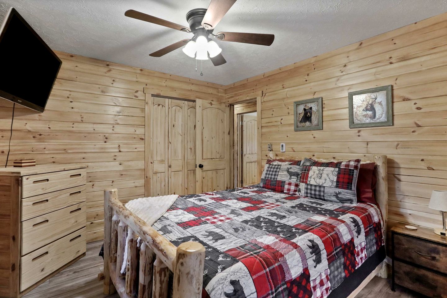 Spacious Mountain Retreat with Fireplace & Outdoor Fun Near Great Cacapon, West Virginia