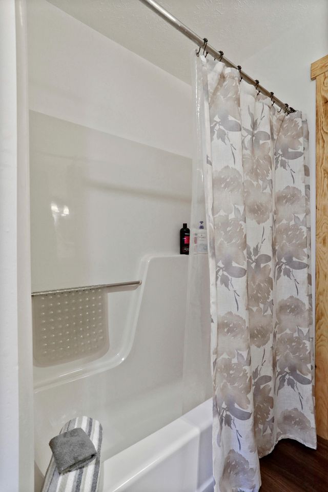 Spacious Mountain Retreat with Fireplace & Outdoor Fun Near Great Cacapon, West Virginia