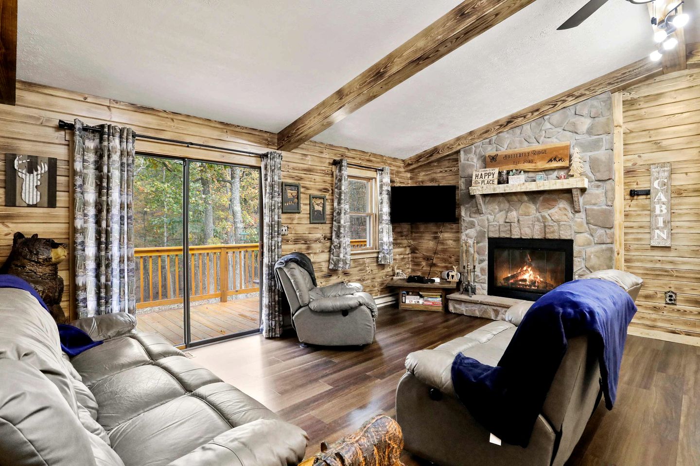 Spacious Mountain Retreat with Fireplace & Outdoor Fun Near Great Cacapon, West Virginia