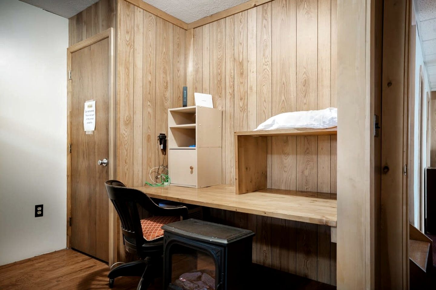 Mountain River Cabin with Hot Tub, Fire Pit and Kayaks for Your Fun Family Getaway in the Mountains of Great Cacapon, WV