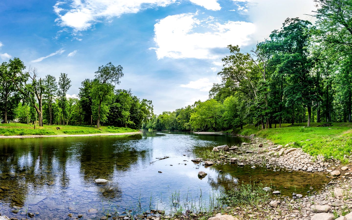 Mountain River Cabin with Hot Tub, Fire Pit and Kayaks for Your Fun Family Getaway in the Mountains of Great Cacapon, WV