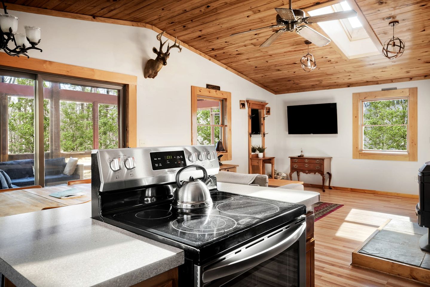 Mountain River Cabin with Hot Tub, Fire Pit and Kayaks for Your Fun Family Getaway in the Mountains of Great Cacapon, WV