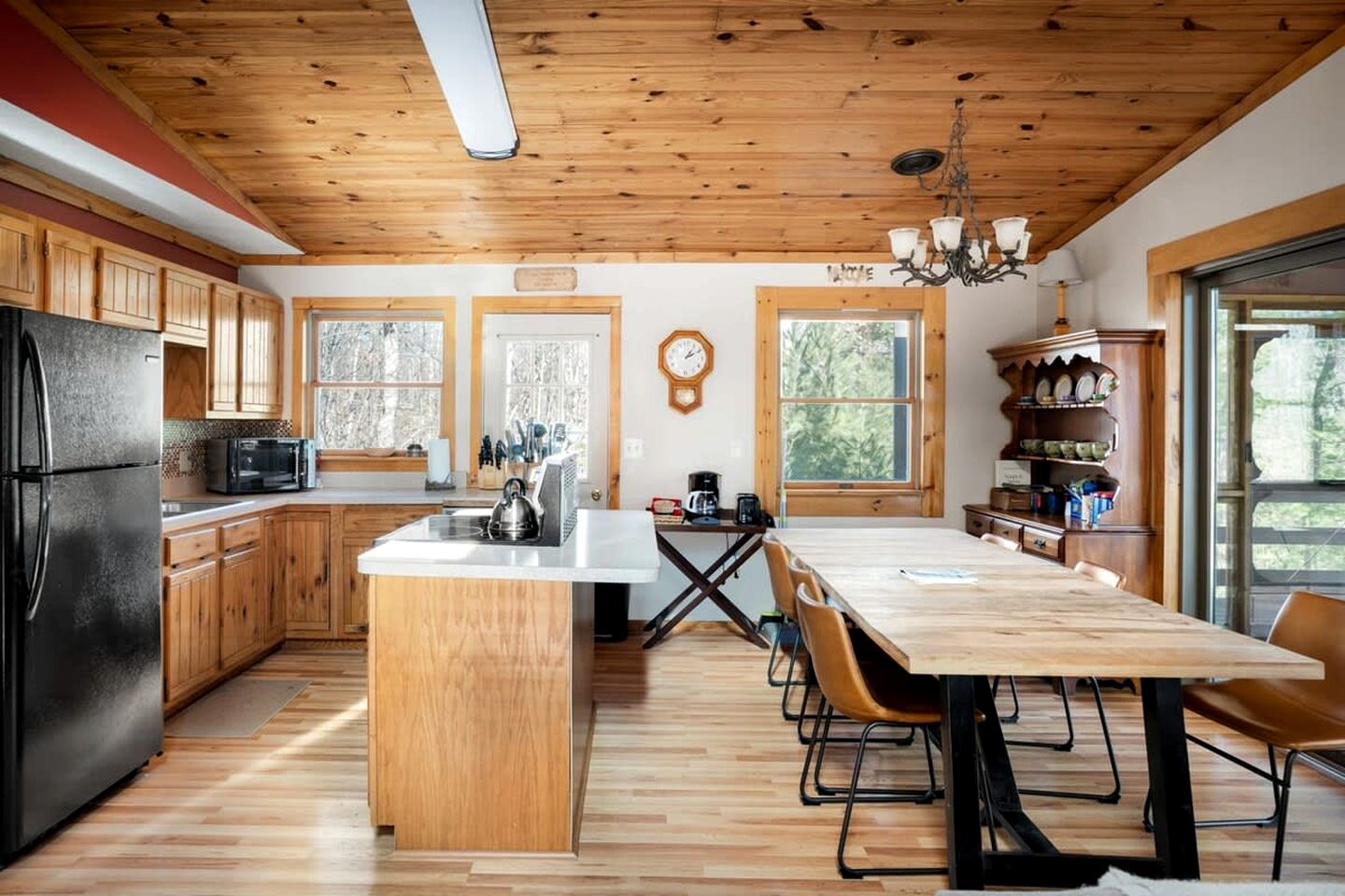 Mountain River Cabin with Hot Tub, Fire Pit and Kayaks for Your Fun Family Getaway in the Mountains of Great Cacapon, WV