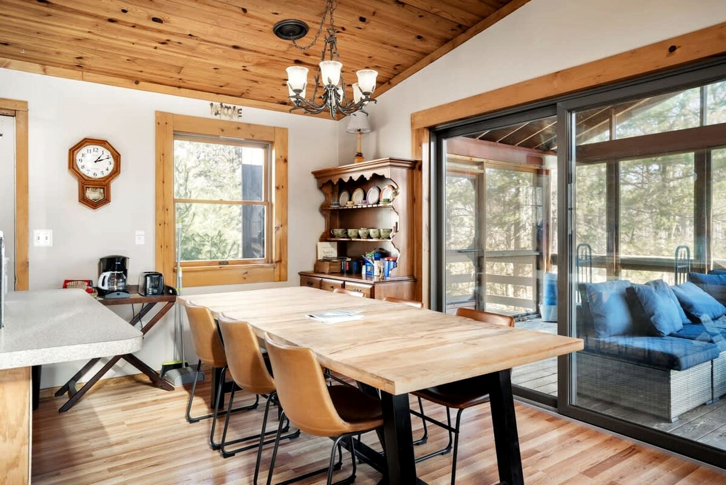 Mountain River Cabin with Hot Tub, Fire Pit and Kayaks for Your Fun Family Getaway in the Mountains of Great Cacapon, WV