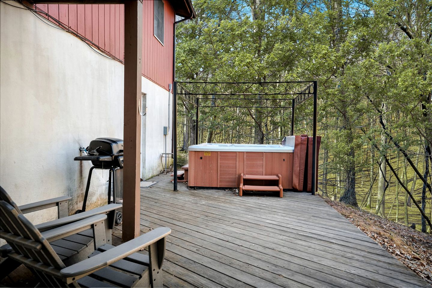 Mountain River Cabin with Hot Tub, Fire Pit and Kayaks for Your Fun Family Getaway in the Mountains of Great Cacapon, WV