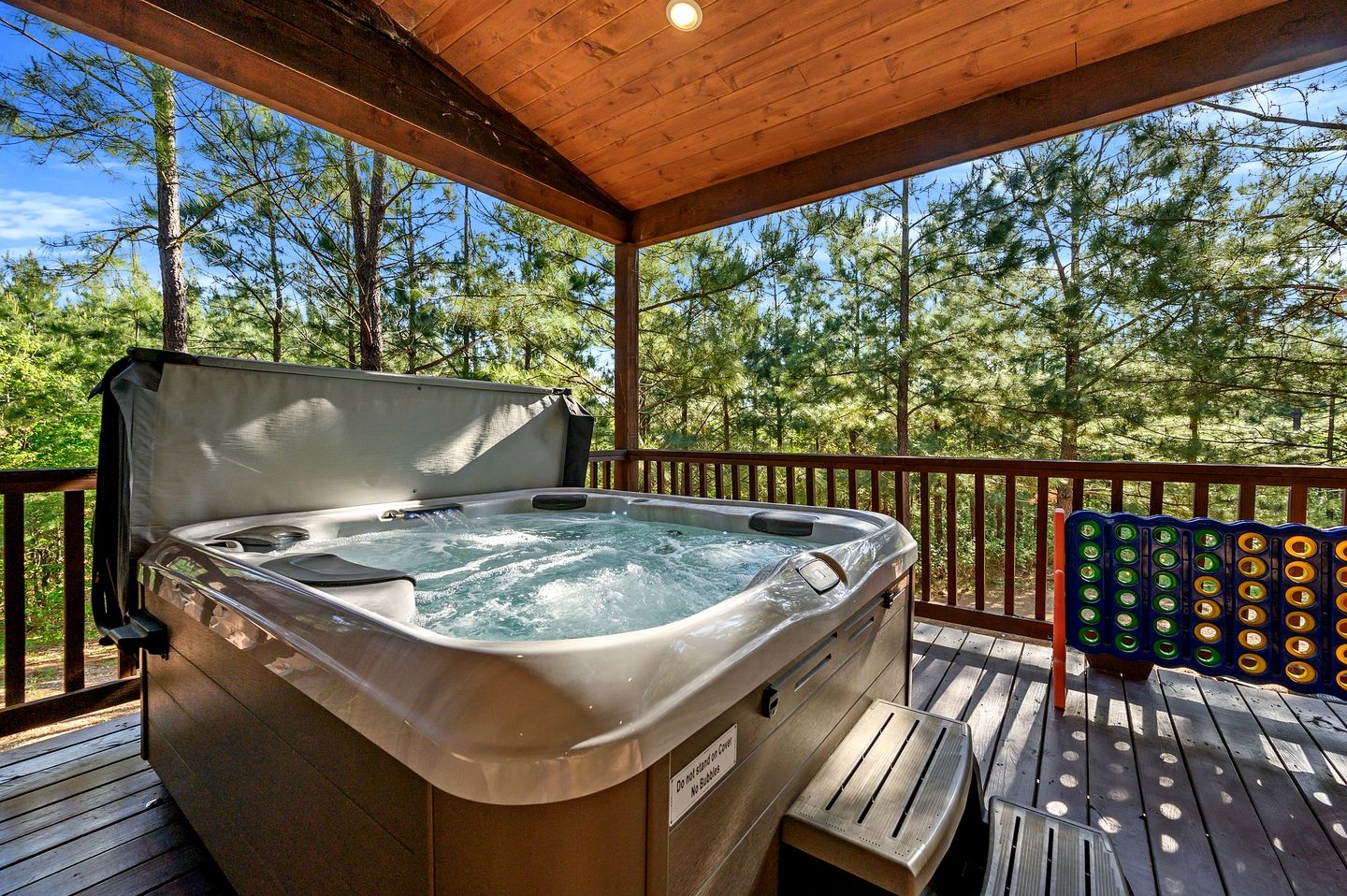 Mountain Serenity: Cozy Cabin Getaway in the Kiamichi Mountains with Hot Tub