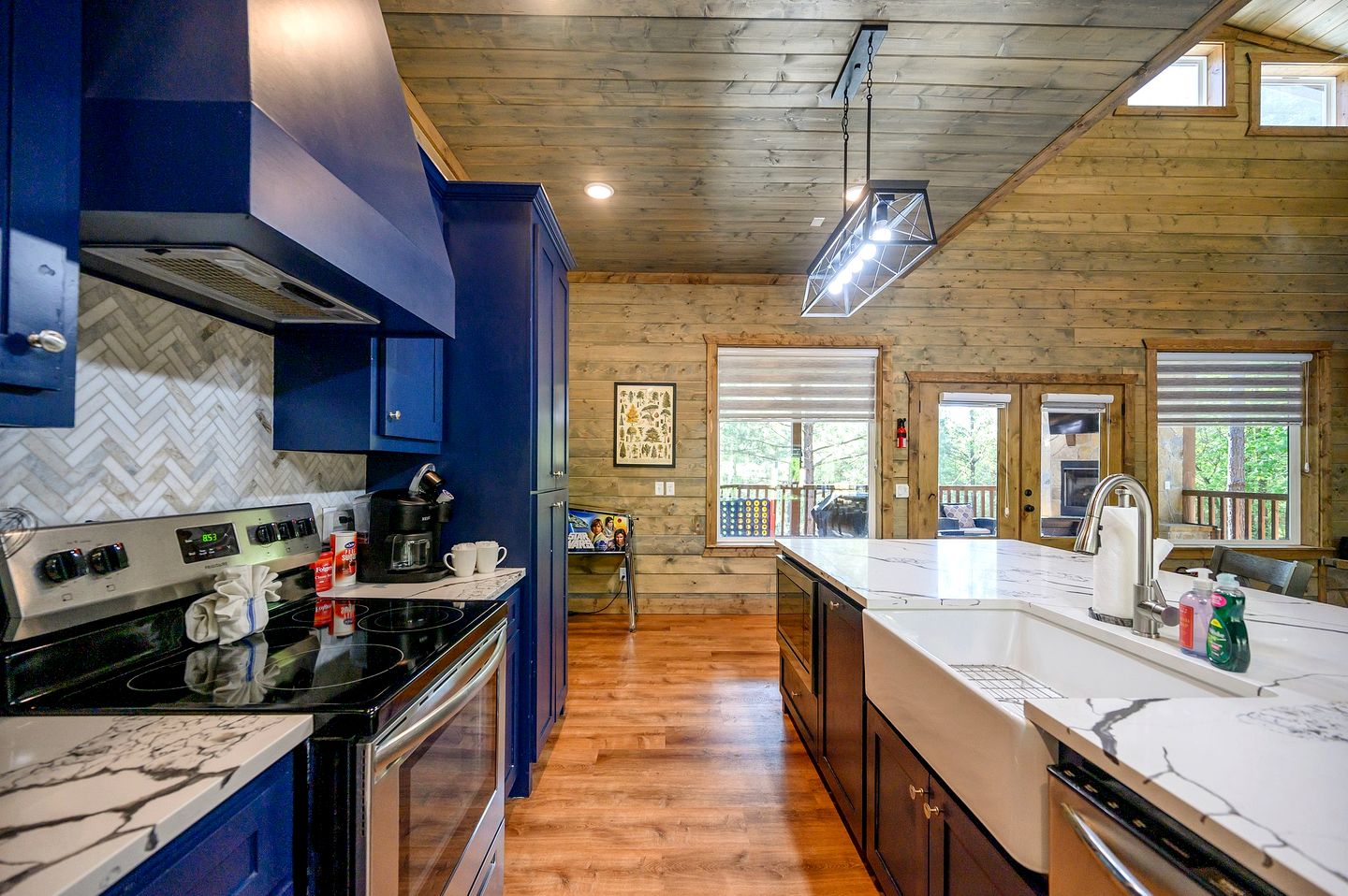 Mountain Serenity: Cozy Cabin Getaway in the Kiamichi Mountains with Hot Tub