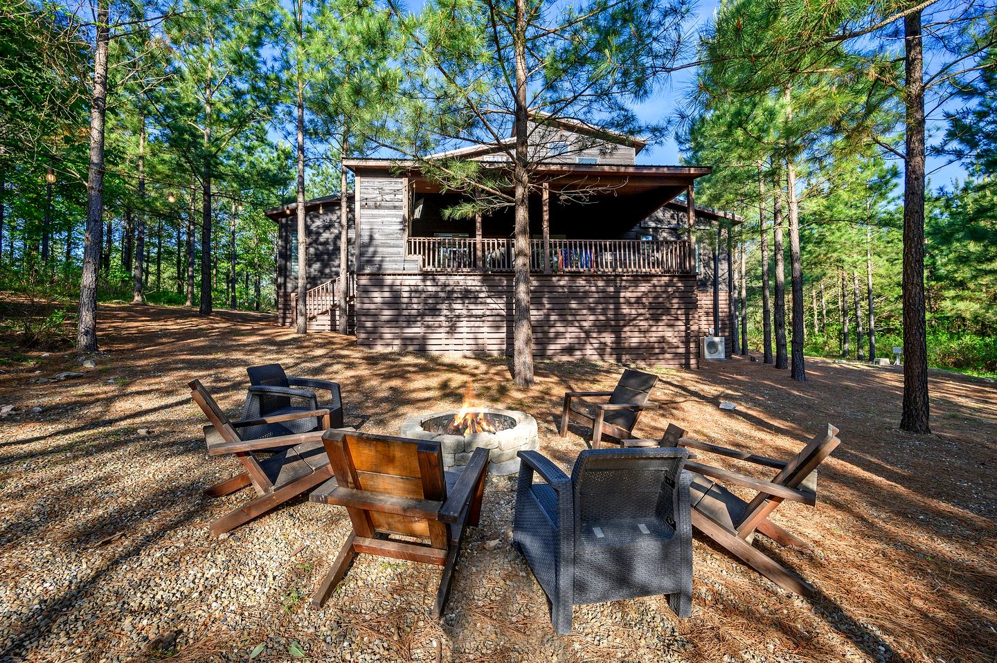 Mountain Serenity: Cozy Cabin Getaway in the Kiamichi Mountains with Hot Tub