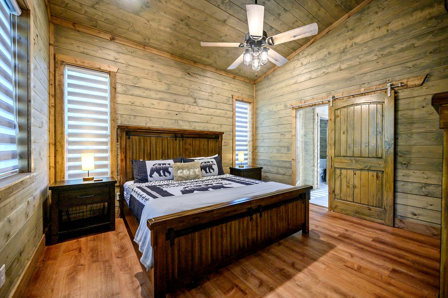 Mountain Serenity: Cozy Cabin Getaway in the Kiamichi Mountains with Hot Tub