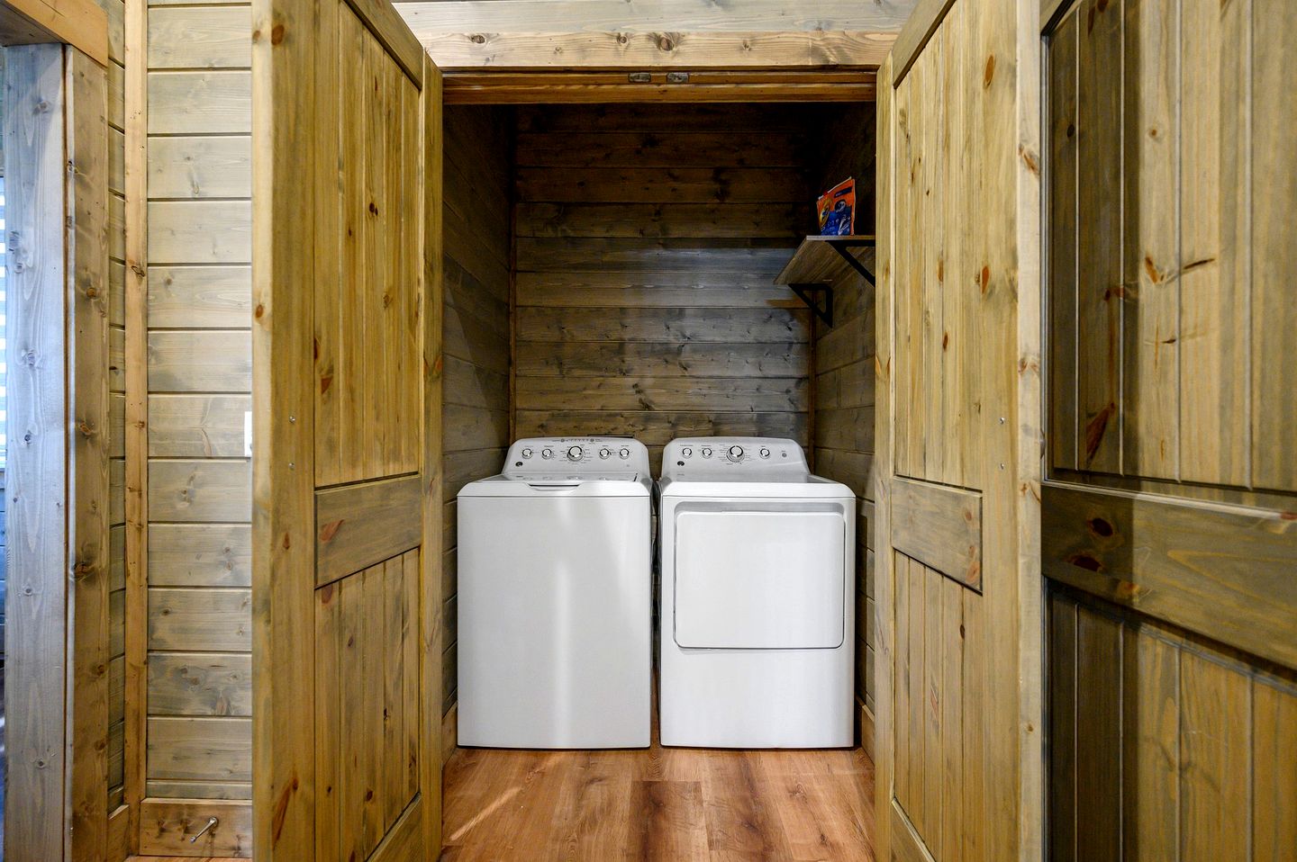 Mountain Serenity: Cozy Cabin Getaway in the Kiamichi Mountains with Hot Tub