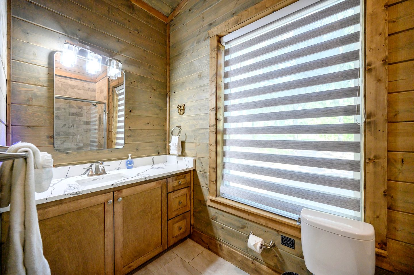 Mountain Serenity: Cozy Cabin Getaway in the Kiamichi Mountains with Hot Tub