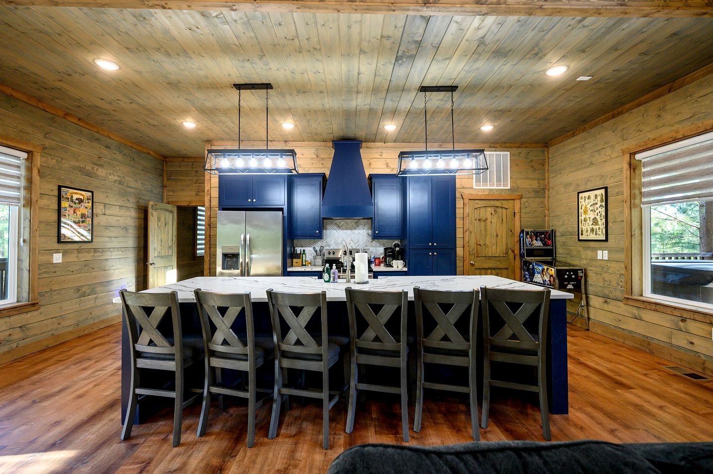 Mountain Serenity: Cozy Cabin Getaway in the Kiamichi Mountains with Hot Tub