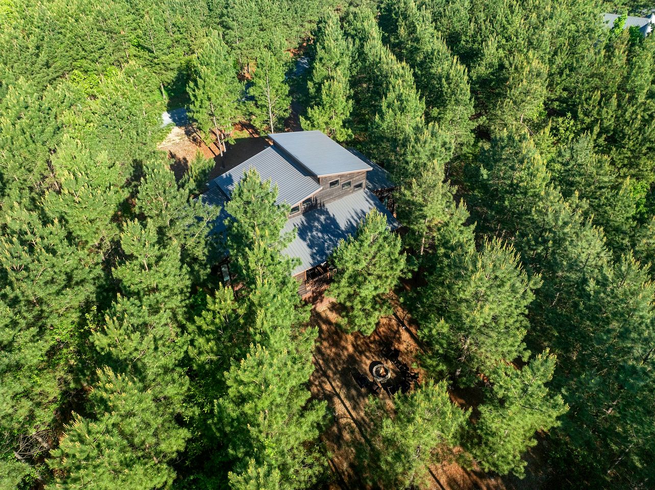 Mountain Serenity: Cozy Cabin Getaway in the Kiamichi Mountains with Hot Tub