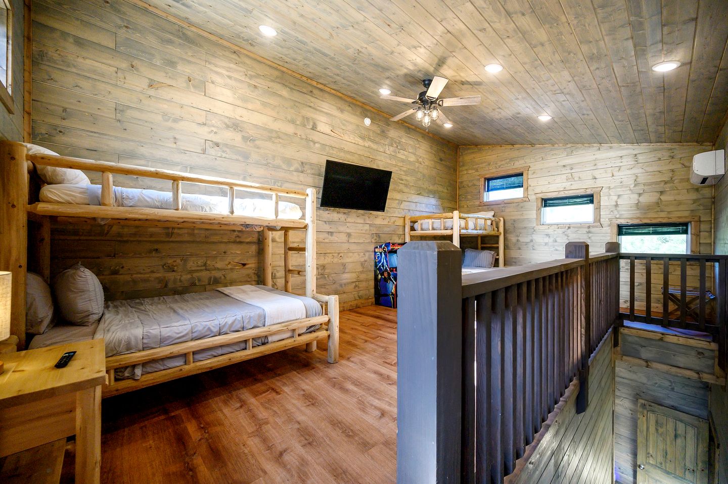 Mountain Serenity: Cozy Cabin Getaway in the Kiamichi Mountains with Hot Tub