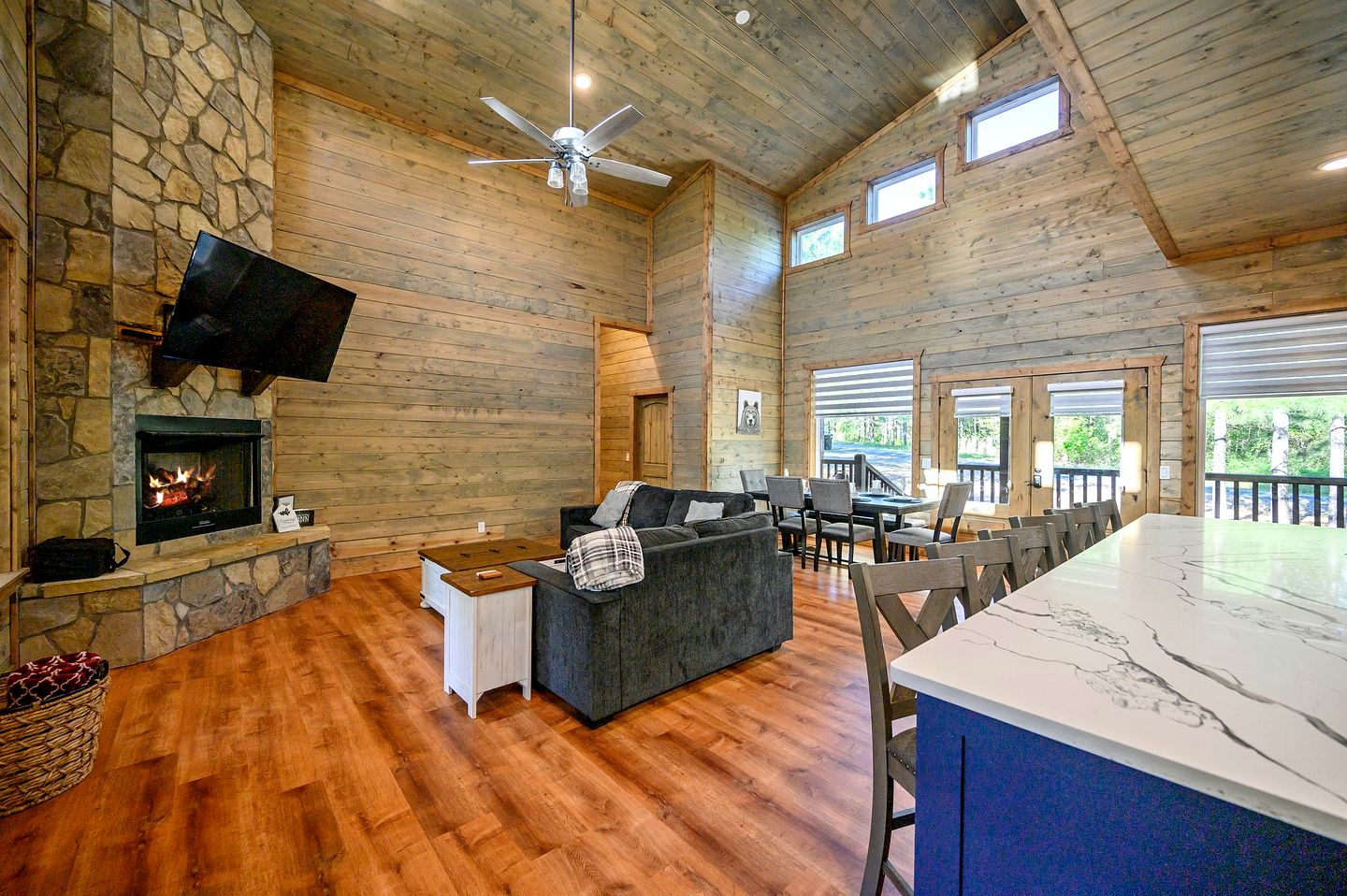 Mountain Serenity: Cozy Cabin Getaway in the Kiamichi Mountains with Hot Tub