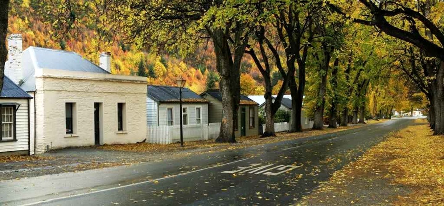 Mountain Tiny House with Amazing Views and Large Garden in Arrow Junction, South Island