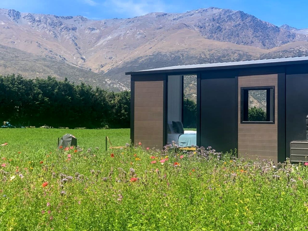 Mountain Tiny House with Amazing Views and Large Garden in Arrow Junction, South Island
