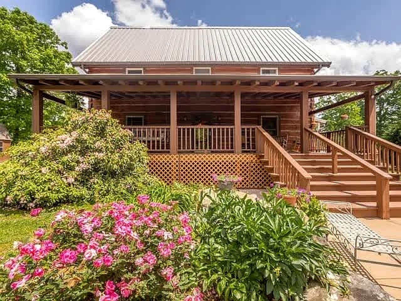 Rustic Log Cabin with Panoramic Mountain Views near Cloudland Canyon, Lookout Mountain GA