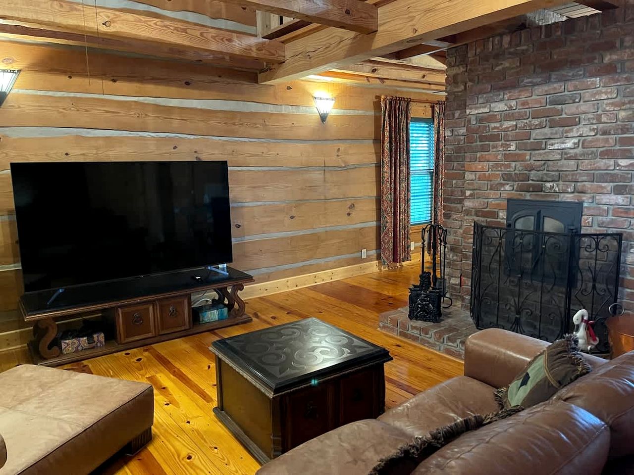 Rustic Log Cabin with Panoramic Mountain Views near Cloudland Canyon, Lookout Mountain GA