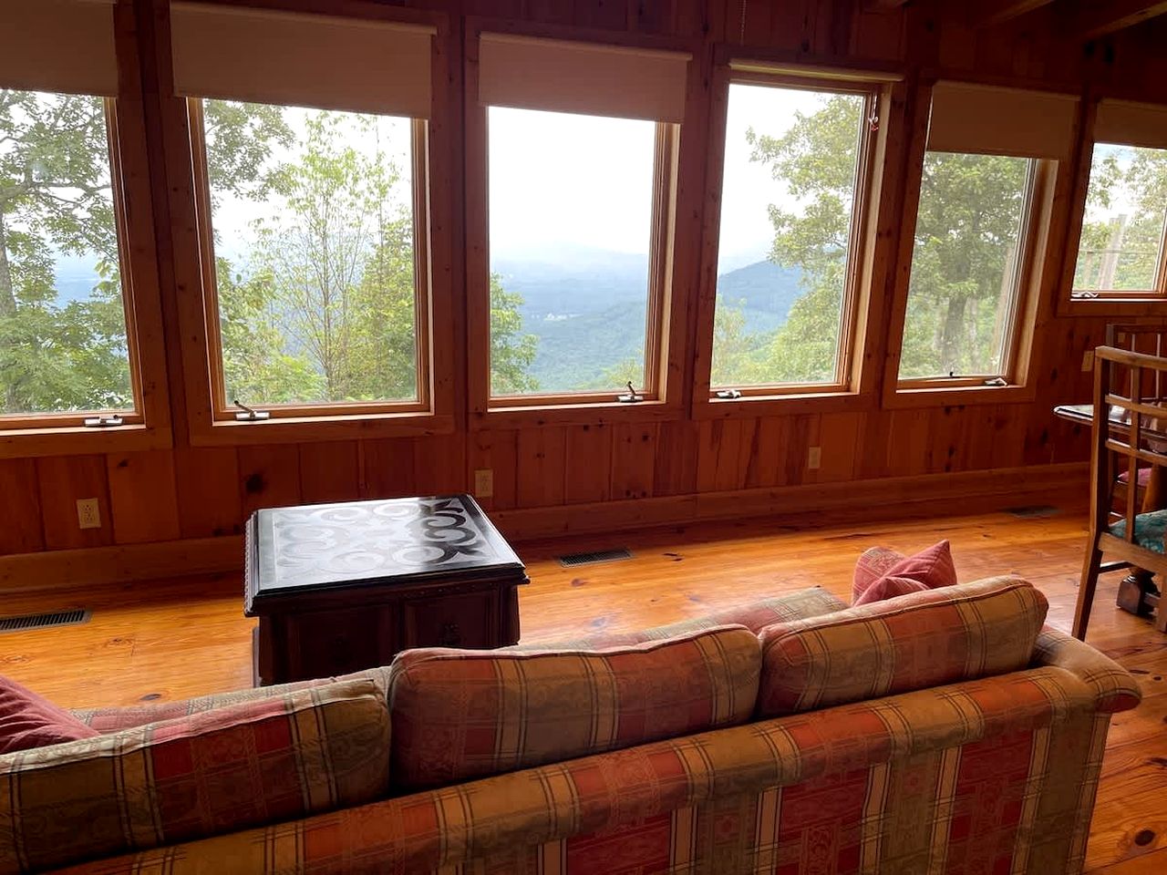 Rustic Log Cabin with Panoramic Mountain Views near Cloudland Canyon, Lookout Mountain GA