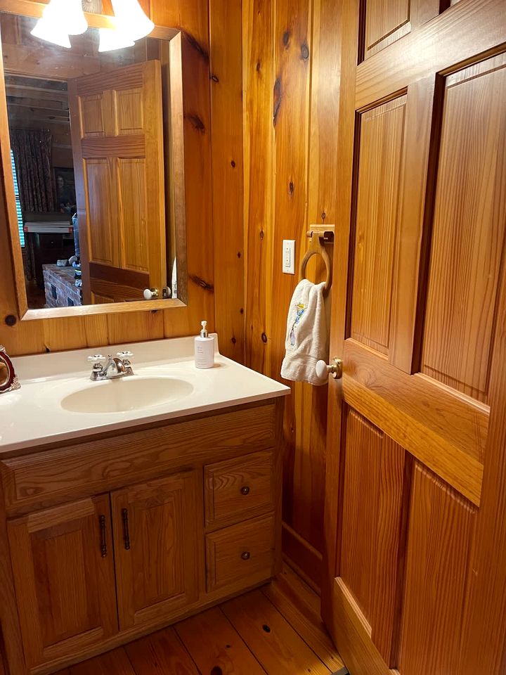 Rustic Log Cabin with Panoramic Mountain Views near Cloudland Canyon, Lookout Mountain GA