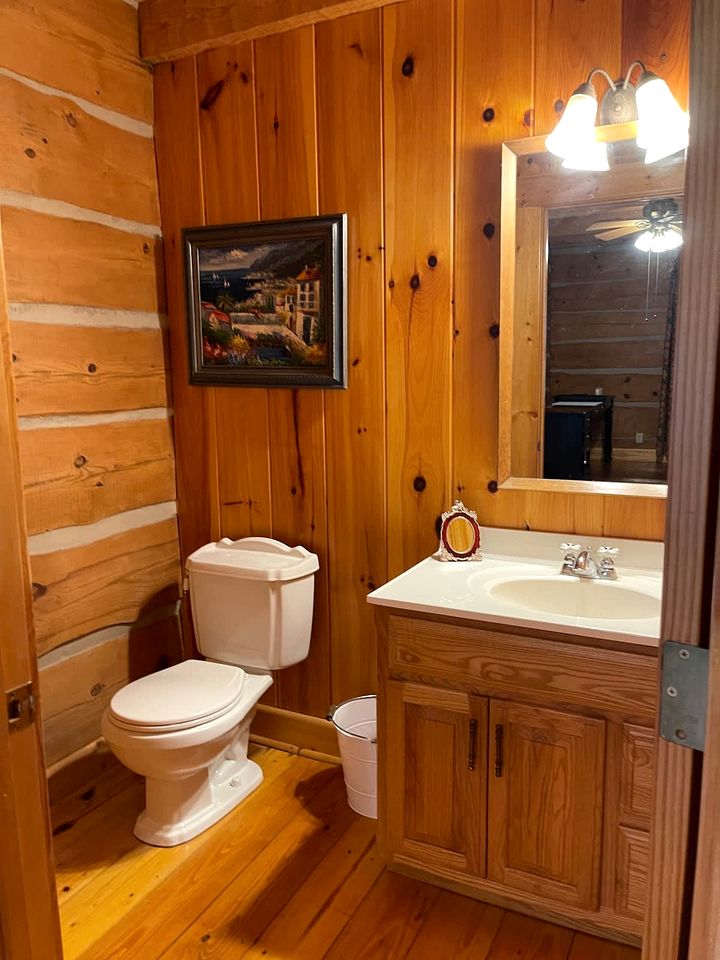 Rustic Log Cabin with Panoramic Mountain Views near Cloudland Canyon, Lookout Mountain GA