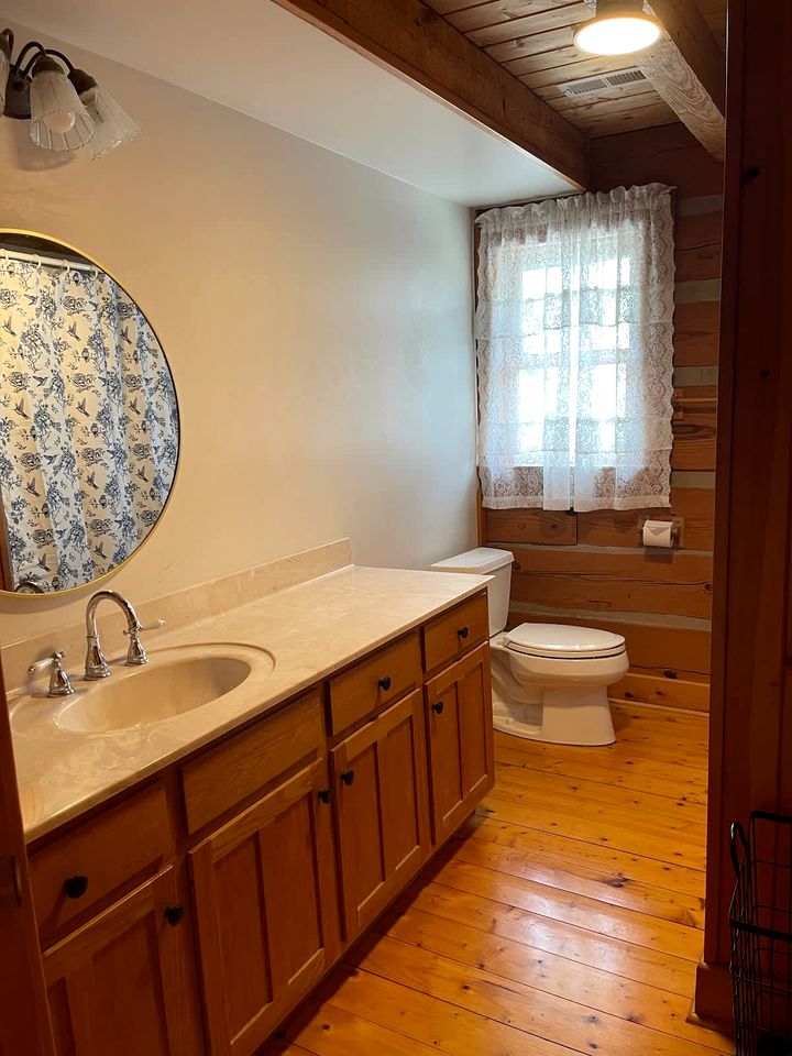 Rustic Log Cabin with Panoramic Mountain Views near Cloudland Canyon, Lookout Mountain GA